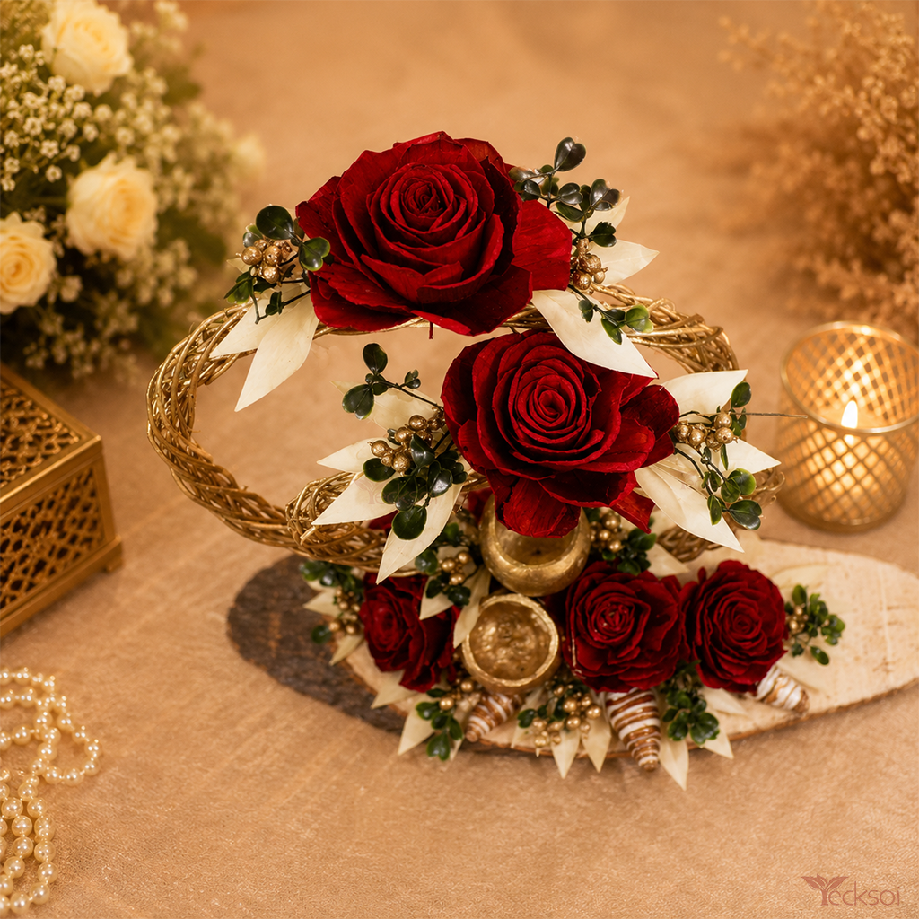 Tecksoi Lata Ring Wooden Platter With Cannella Berries & Sola Flower